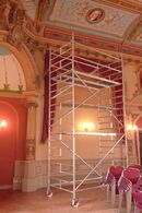 Fahrgerüst / Rollgerüst für Dekorationsarbeiten im historischen Ballsaal Dresden-Strehlen